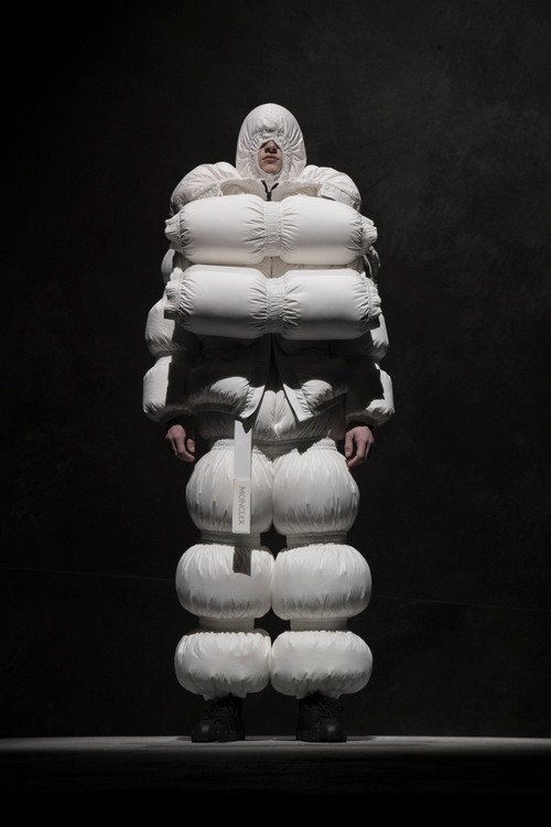 Image: Moncler Nous ne savons pas vraiment ce que la nouvelle ligne de mode de Craig Green est censée être